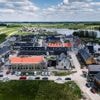 Politici, bouw woningen in plaats van lucht­kastelen, want aan geld­bronnen is geen tekort