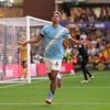 Tijjani Reijnders schittert bij Premier League-debuut, droomstart voor Robin Roefs met Sunderland