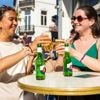 Waarom de zomer van 2025 de 0.0-schaamte van zich afschudt: “Binnenkort vraagt de garçon ‘met of zonder alcohol?’ als je een pintje bestelt”