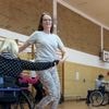 Rollstuhltanz in Berlin-Lichtenberg: „Und links herum, rechts zurück, super!“