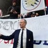 Grand buteur et architecte de l’OL champion de France, comment Bernard Lacombe a marqué le foot français