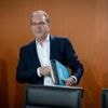 „Macht die Drecksarbeit für Putin“: Dobrindt stoppt humanitäre Aufnahme – auch für russische Opposition