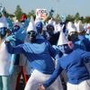 IN BEELD. Franse gemeente breekt record van grootste smurfenbijeenkomst