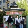 Berliner Baudenkmal: Studentinnen verkaufen Kunst und Snacks in altem Charlottenburger Kiosk