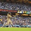 Betts' sacrifice fly and Hernández's homer lift Dodgers over Padres for tie in NL West