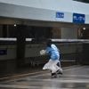 Tyfoon Wipha verstoort vliegverkeer Hongkong: honderden vluchten geannuleerd