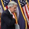 Hoe de baas van de Amerikaanse centrale bank zijn rug recht houdt tegenover Trump