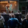 Het succes van klapstoelkabaret: ‘Alsof het circus in de stad is’