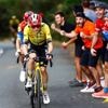 Ontketende Jonas Vingegaard deelt tik uit aan concurrentie met succesvolle lange solo op slotklim in Vuelta