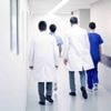 « Miraculeux » : un bébé de 2 ans survit à une chute du 15e étage en atterrissant dans des buissons