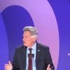 "Il y a une parole raciste décomplexée qui se déchaîne dans notre pays, y compris par des responsables politiques", s'indigne Fabien Roussel
