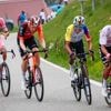 Thymen Arensman kukelt na val uit top 10 in Giro d’Italia: ‘De pijn werd haast ondraaglijk’