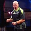 Michael van Gerwen laat met gemiddelde van 112 geen spaan heel van Mike De Decker in Praag
