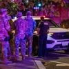 La garde nationale américaine, déployée à Washington, commence à porter des armes