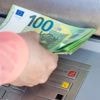 “Louter een stuk plastic”: hoe vaak verhinderen storingen dat we met de kaart betalen? En welk bedrag hou je daarom cash achter de hand?