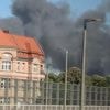 Rauchsäule über Berlin: Riesige Lagerhalle brennt in Spandauer Industriegebiet – Feuerwehr im Großeinsatz