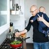 Nicht die andere Mutter: Was man vom Umgang mit der Wickeltasche von Vätern lernen kann