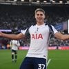 Spurs met scorende Van de Ven weer bovenaan, Dumfries verliest topper met Inter