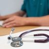 Le gouvernement modifie la procédure de régularisation des médecins à diplôme étranger