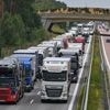 Wirtschaft in 
der Staufalle: Millionenschaden durch Kontrollen an Polens Grenze