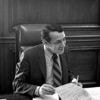 L’administration Trump veut débaptiser un navire à son nom : qui était le militant gay Harvey Milk ?