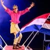In het Bostheater geef je je lachend over aan de losbandige, dwaze wereld van de Oranjes