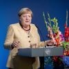 Altkanzlerin mahnt zu Reformen: Merkel: Deutschland wäre ohne EU "völlig allein auf weiter Flur"
