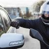 Staan agressief gebarende motorrijders in hun recht als je in de file niet genoeg ruimte maakt?