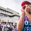 Klimaatactivisten protesteren op het Mediapark. 'NOS, wees eerlijk'