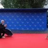 “Edi, stop ermee!”: Italiaanse premier Meloni reageert verrast wanneer Albanese collega plots voor haar knielt
