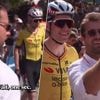 “Wout, kan ik snel een foto nemen?”: Engelse journalist onderbreekt live-uitzending voor selfie met Van Aert