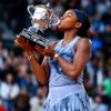 Gauff wint Roland Garros voor het eerst na zwaarbevochten zege op Sabalenka