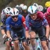 Tour de France 2025 : le Français Romain Grégoire perd ses espoirs de victoire lors de la 20e étape en chutant sous la pluie à 22 km de l'arrivée