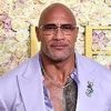 Ist das etwa "The Rock"?: Dwayne Johnson erträgt Lippenstift und Rouge