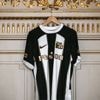 Ce maillot d’un club européen bien connu ressemble comme deux gouttes d’eau à celui... d’Angers Sco