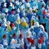 Een zwerm Smurfen doet een nieuwe poging tot wereldrecord in Frankrijk