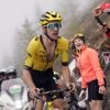 Simon Yates neemt roze trui over na ongekende climax: Visma-kopman kan eindoverwinning ruiken