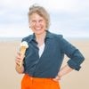 “De eerste plek waar ik aan alles kon ontsnappen”: ‘Familie’-actrice Cathérine Kools ruilde Borgerhout in voor Oostende en herleeft helemaal