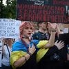 Protestler vor Selenskyjs Büro: "Dieses Gesetz macht die Ukraine etwas russischer"