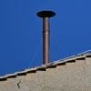 Fumée noire ou fumée blanche ? La cheminée a été installée sur la chapelle Sixtine en vue du conclave