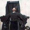 Quand un tailleur sautait de la Tour Eiffel pour tester son costume-parachute de son invention