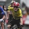 Vingegaard slaat ondanks valpartij dubbelslag op lastige aankomst in Vuelta