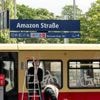 Protestaktion gegen neues Hochhaus in Berlin: Aktivisten benennen S-Bahnhof Warschauer Straße in „Amazon Straße“ um