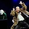 Live - Pukkelpop. Macklemore sluit dag 3 af als ‘entertainende en hupse headliner’ ★★★☆☆ • Kneecap imponeert met statement voor Gaza