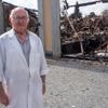 “Mijn witte jas is het enige wat overblijft van mijn bedrijf”: overslaande brand vernielt levenswerk van Norbert (79)