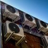 Airco’s verlagen binnentemperatuur, maar verhogen buitentemperatuur: zo vermijden experts dat alleen de happy few verkoeling vinden