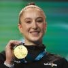 “Ben er zeker van dat opa meekeek”: Nina Derwael draagt tweede gouden medaille in evenveel dagen op aan overleden grootvader