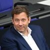 „Hätte so auch Christian Lindner vorlegen können“: Bundestag streitet über Klingbeils Steuerreform