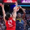 Rhyne Howard's late free throw helps the Dream outlast Caitlin Clark and the Fever, 91-90