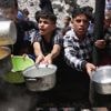 TEMOIGNAGES. "J'aimerais juste pouvoir avoir un bout de pain pour mes enfants" : à Gaza, un père de famille décrit une "situation catastrophique"